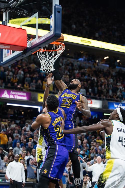 詹姆斯任意球破门引领一周十大精彩进球